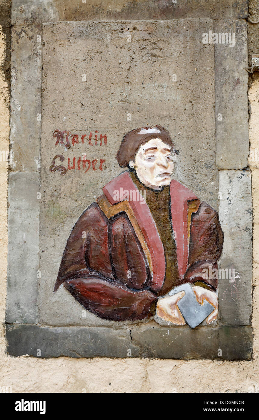 Graffito de Martin Luther, tenant une Bible, Weimar, Thuringe Banque D'Images