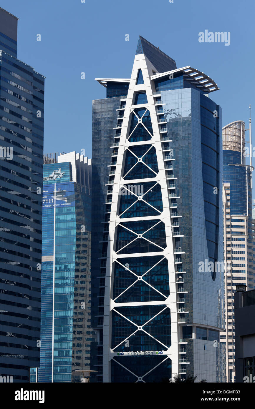 Gratte-ciel, l'icône d'Indigo, de construction du projet de construction à grande échelle, Jumeirah Lake Towers, Dubaï, Émirats Arabes Unis Banque D'Images