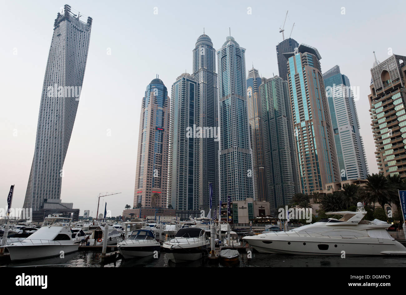 Gratte-ciel à la marina, la Marina de Dubaï, Dubaï, Emirats Arabes Unis, au Moyen-Orient, en Asie Banque D'Images