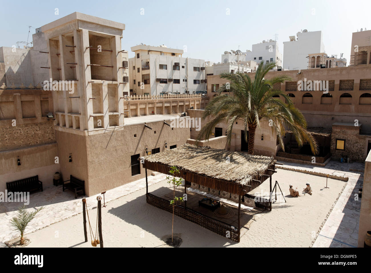 Innr cour avec une tour du vent, de l'habitation résidentielle typique unis, Maison du patrimoine, Dubaï, Émirats Arabes Unis Banque D'Images