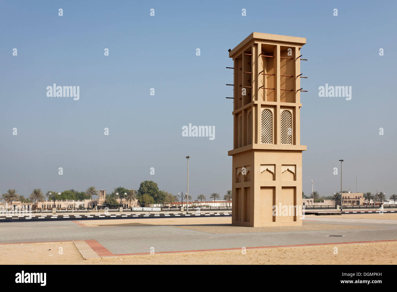 Tour éolienne individuelle, Al Ras, Deira, Dubaï, Émirats arabes unis, au Moyen-Orient, en Asie Banque D'Images