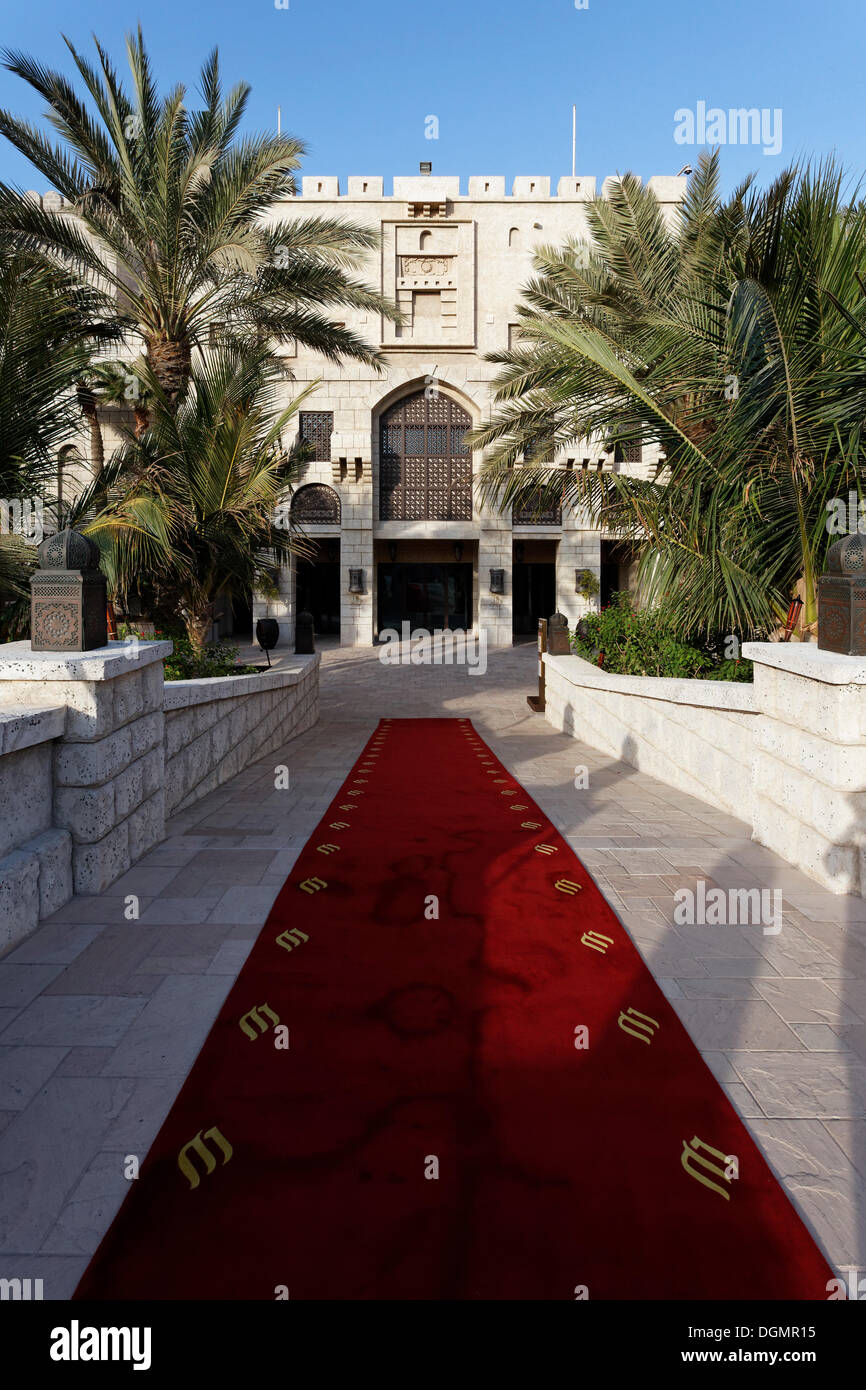 Palais arabe, Madinat Jumeirah, ville artificielle dans le style de l'ancienne Arabie, Dubai, Émirats arabes unis, au Moyen-Orient, en Asie Banque D'Images