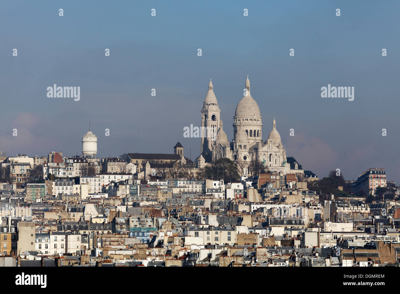 Sanctuaire du Sacré-coeur de Montmartre, vue depuis le toit des Galeries Lafayette, 5ème arrondissement, Paris, Ile-de-France Banque D'Images