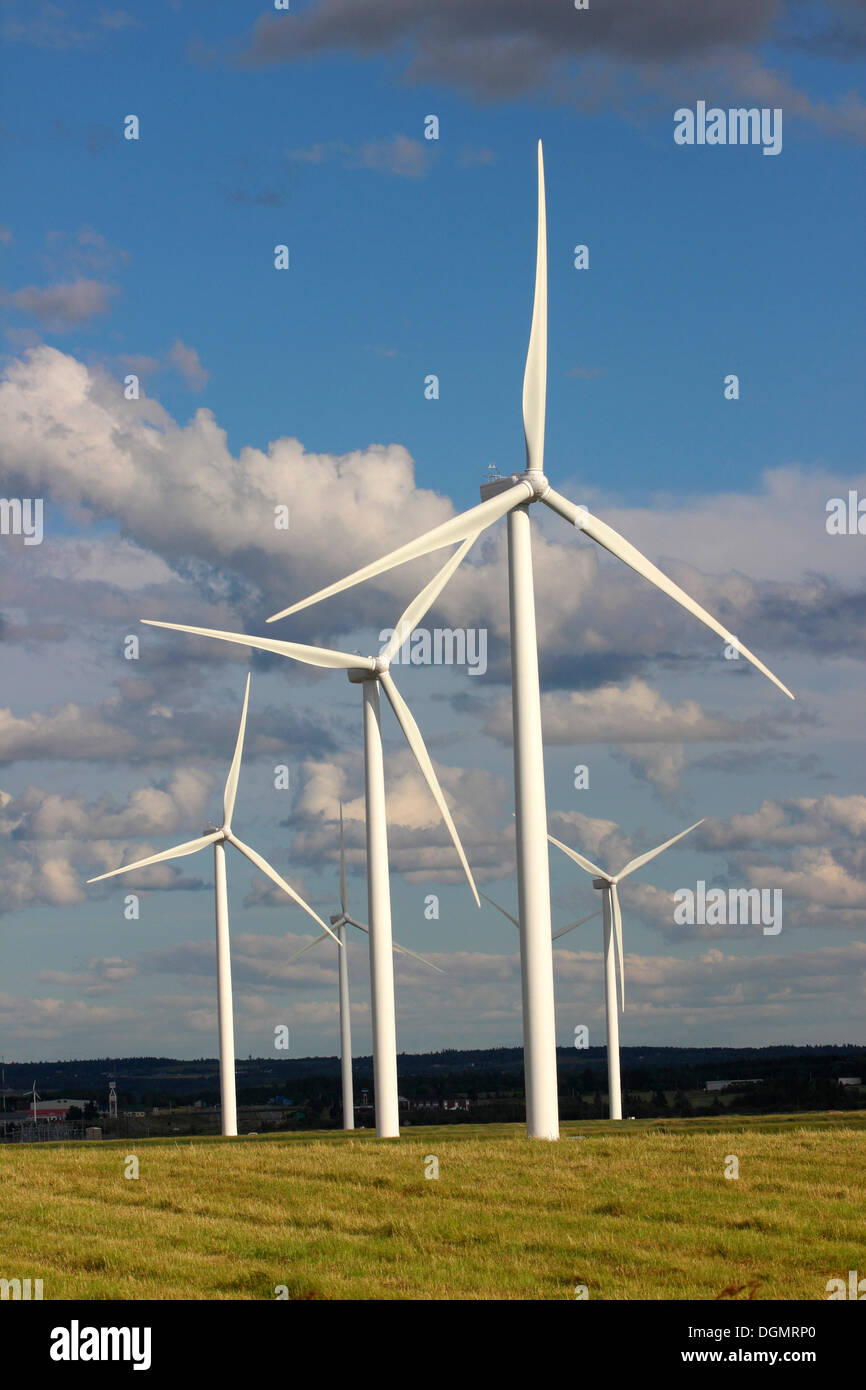 Les éoliennes, les éoliennes, les provinces Maritimes, nuages, ciel, Amherst, Nouvelle-Écosse, Canada Banque D'Images