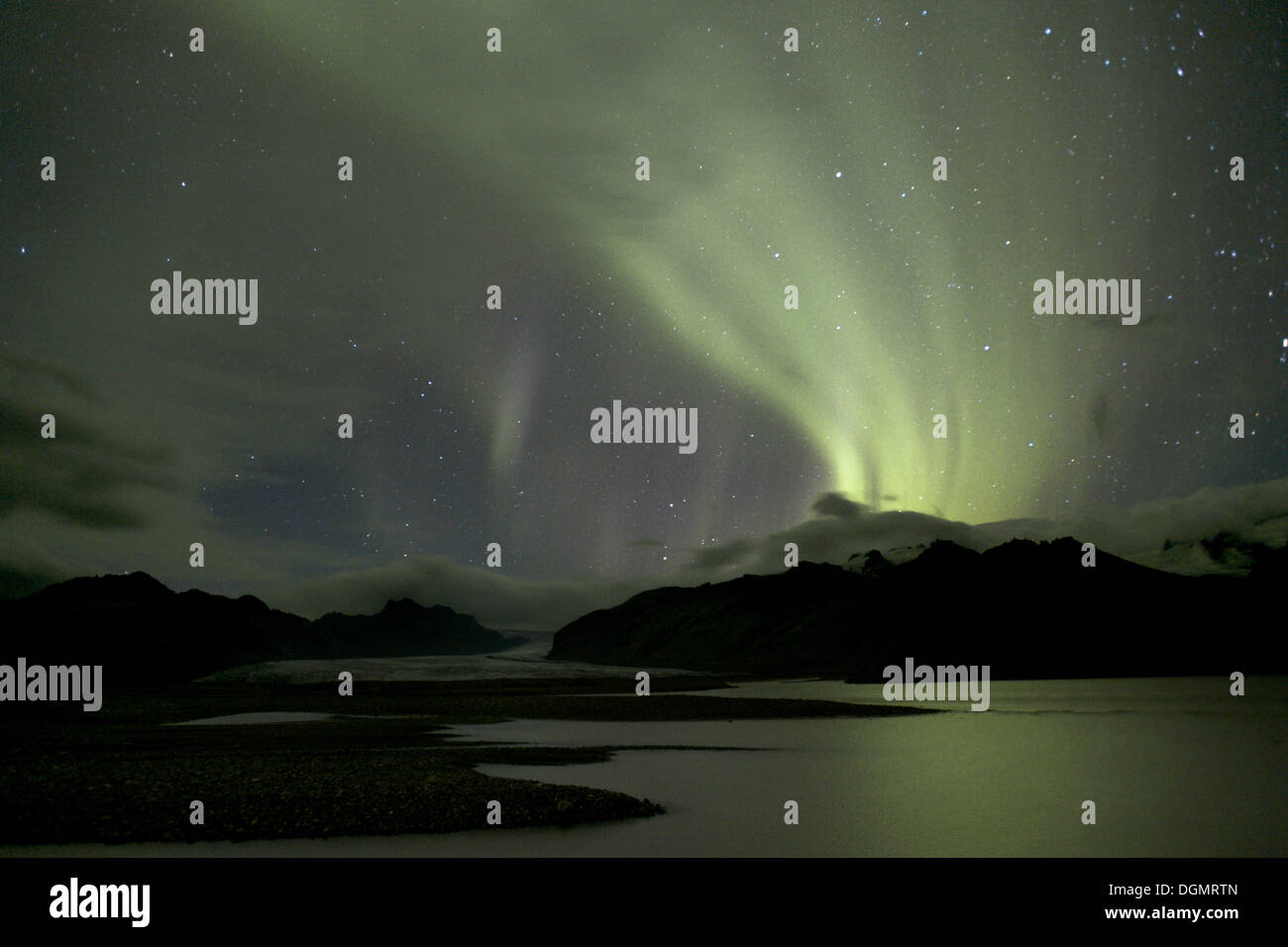 Polar Lights (aurores boréales), plus Skaftafellsa Skaftafellsjoekull et rivière, glacier Parc national de Skaftafell, Vatnajoekull Banque D'Images