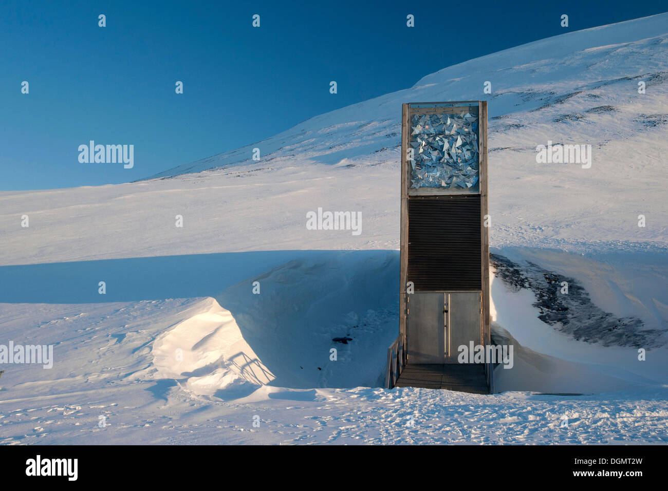 L'entrée de la 'Svalbard Global Seed Vault', Longyearbyen, Spitsbergen, Svalbard, Norvège, Europe Banque D'Images