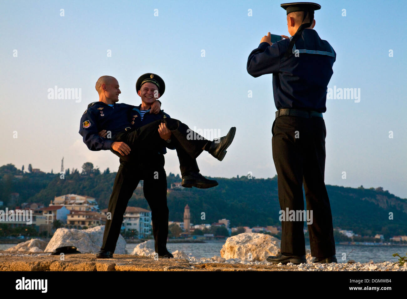 Des marins russes en permission, Zakynthos, Zakynthos (Zante) Island, Grèce Banque D'Images