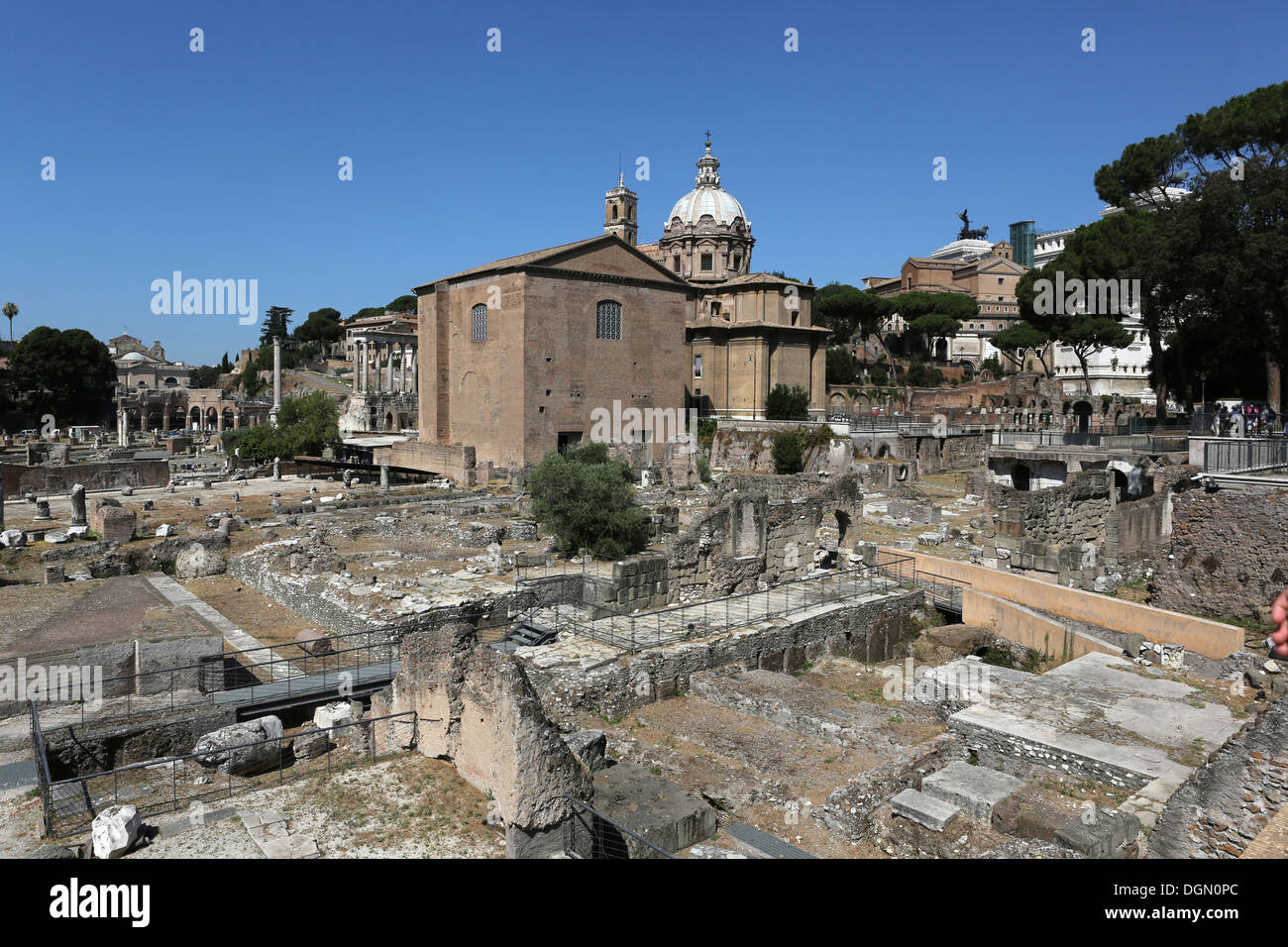 Rome, Italie, les églises Curia Iulia et Santi Luca e Martina sur la zone du Forum Romain Banque D'Images