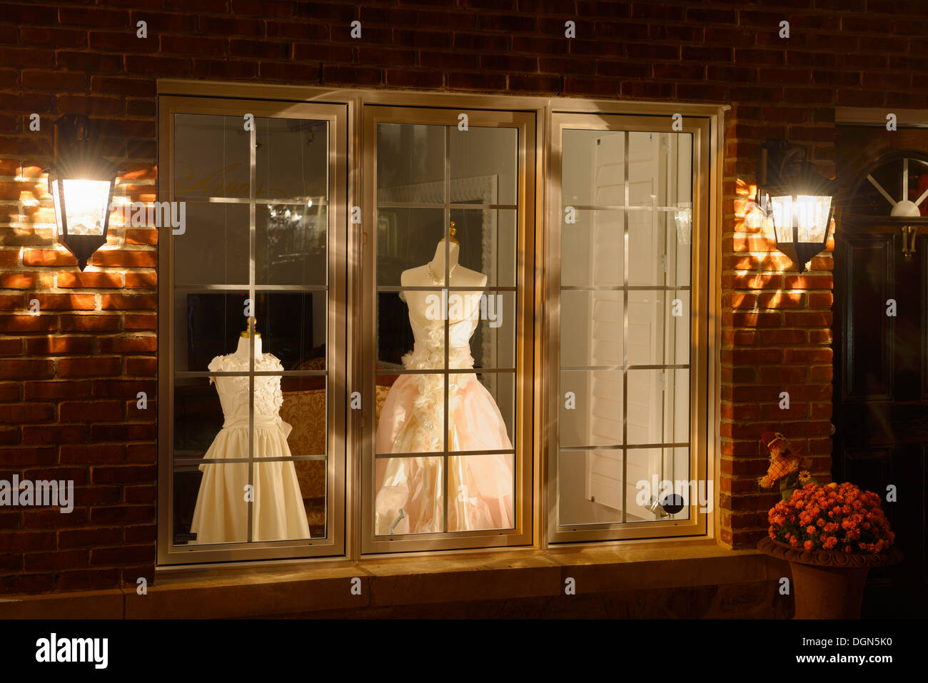 Magasin de vêtements de nuit dans la fenêtre Kleinburg (Ontario) Historique Banque D'Images