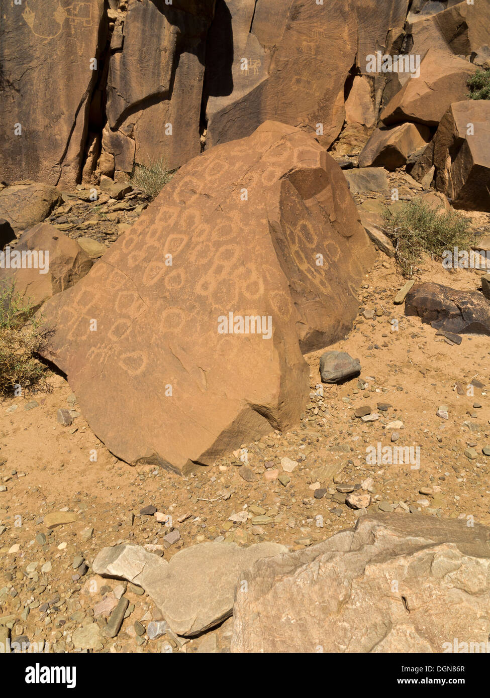 Art-rock ancienne à Jerf el Khil sur la route d'Agdz à Zagora dans la vallée du Draa, Maroc, Afrique du Nord Banque D'Images