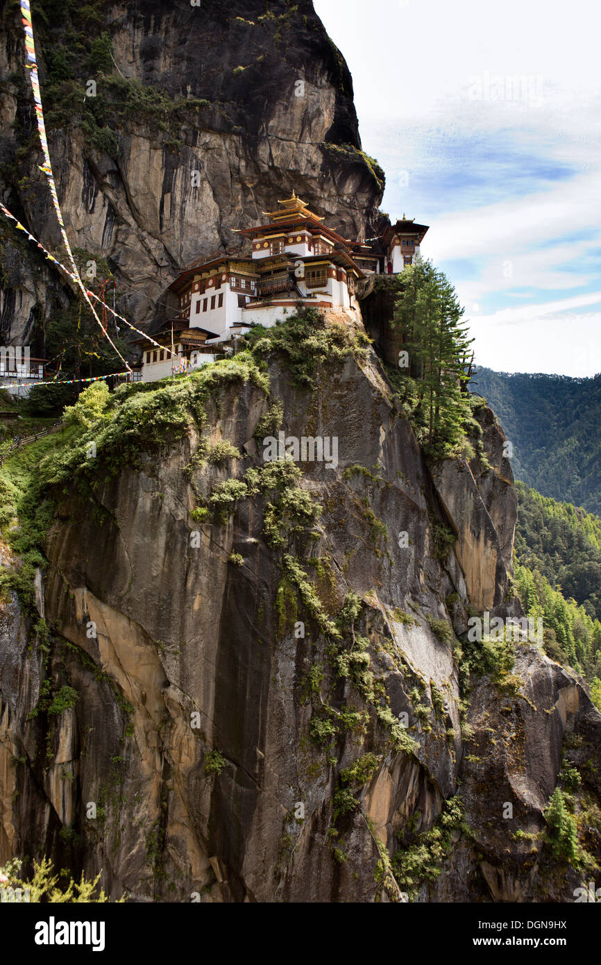 La vallée de Paro, Bhoutan, Taktsang Lhakang (Tiger's Nest) monastère accroché à la falaise Banque D'Images