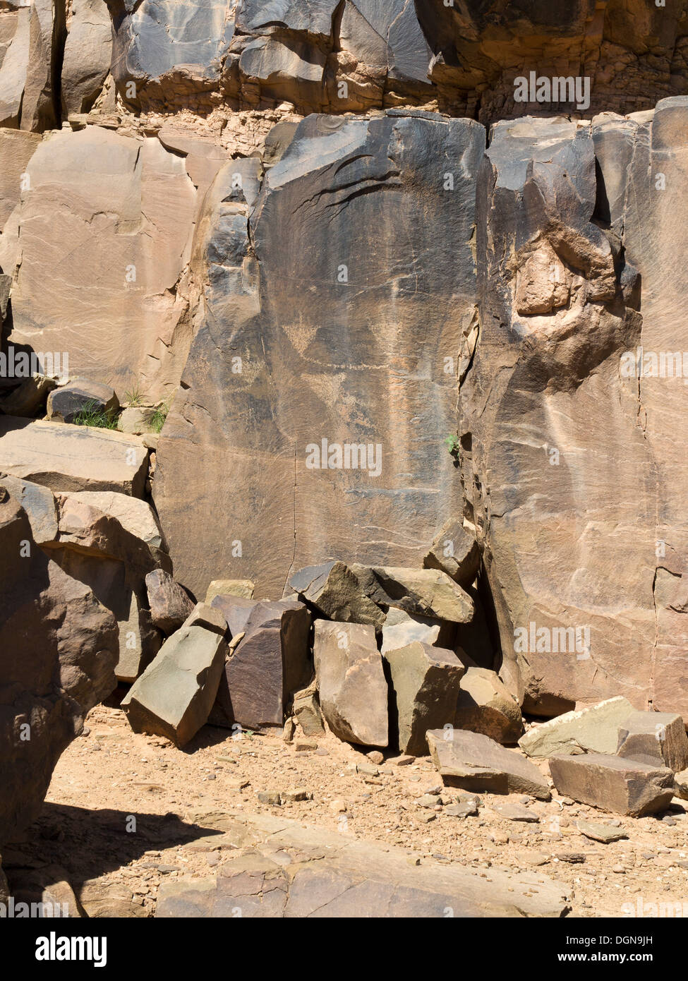Art-rock ancienne à Jerf el Khil sur la route d'Agdz à Zagora dans la vallée du Draa, Maroc, Afrique du Nord Banque D'Images