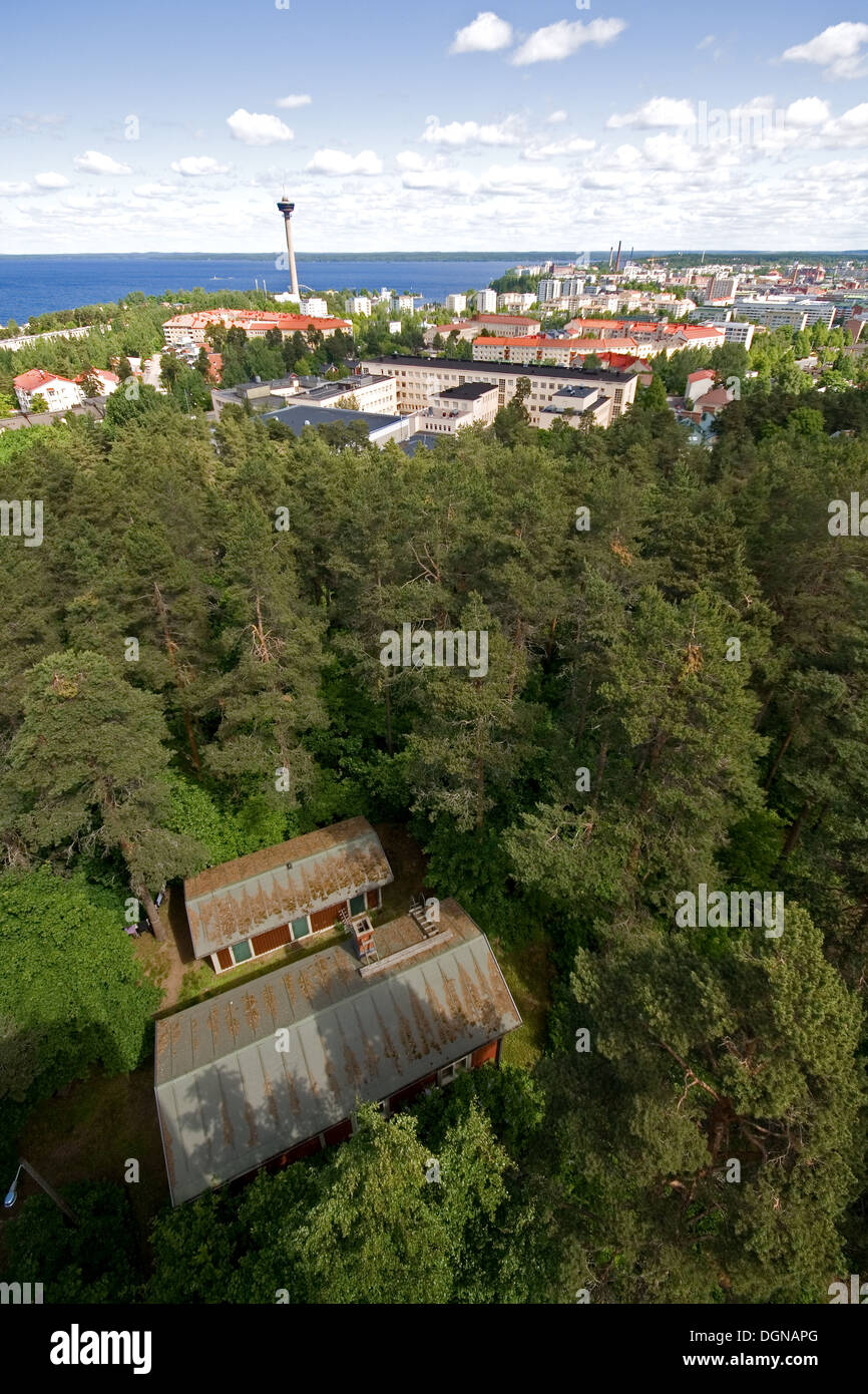 Des capacités cachées dans une forêt proche d'un centre-ville de Tampere, Finlande Banque D'Images