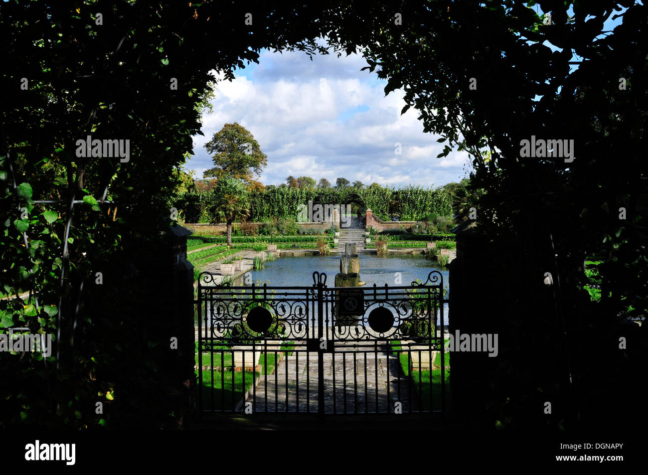 Une vue sur les jardins de Kensington, London, UK Banque D'Images