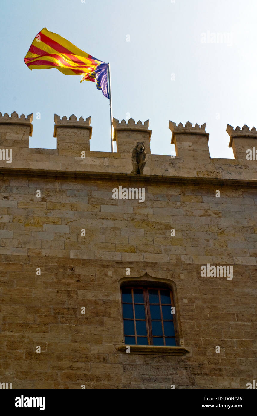 Lonja de la Seda de Valence en Espagne et le drapeau de valence. L'échange de la soie Banque D'Images