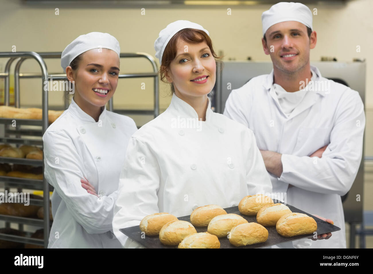 Trois jeunes boulangers posing in a Kitchen Banque D'Images