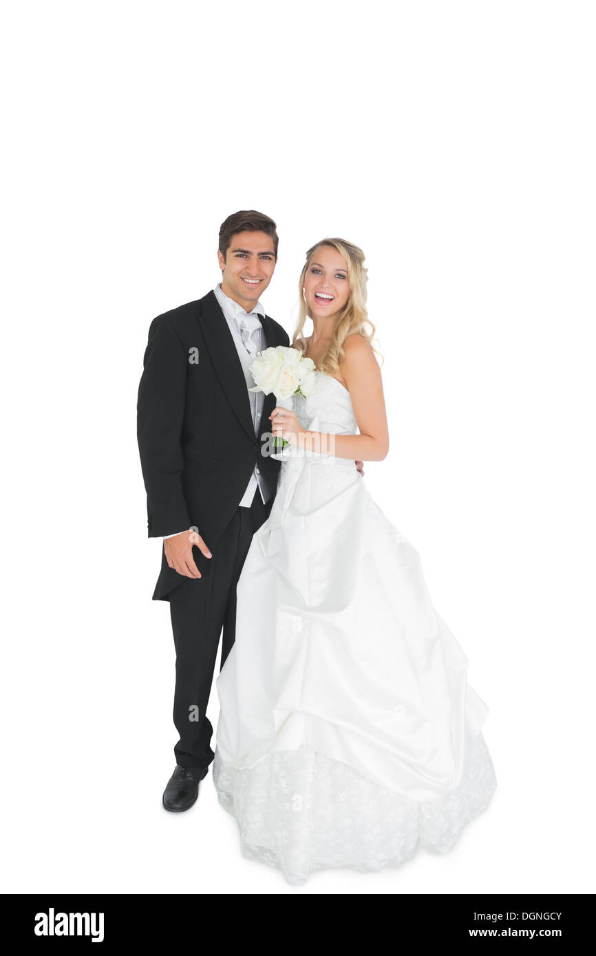 Cheerful young married couple posing smiling at camera Banque D'Images