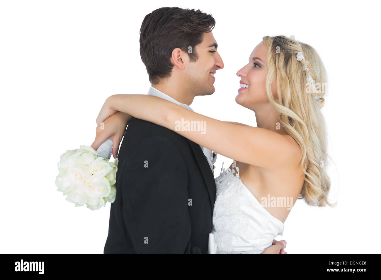 Cheerful pretty bride hugging son mari Banque D'Images