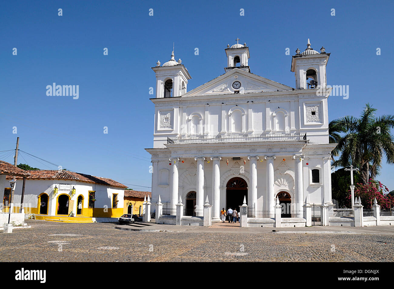 Plaza avec l'église de Suchitoto, El Salvador, l'Amérique centrale Banque D'Images