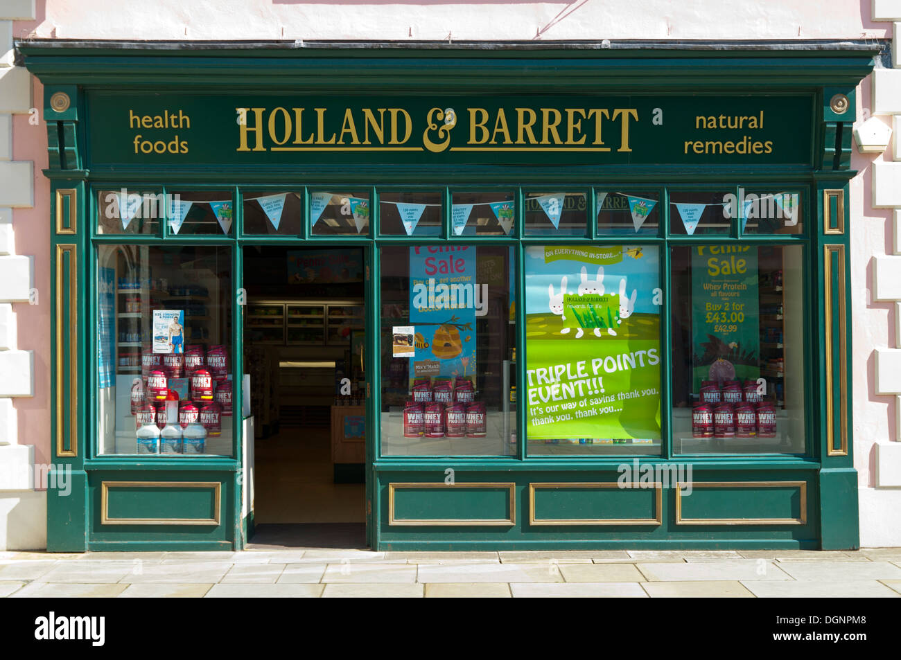 La Hollande et Barrett nourriture santé shop à Béthel Square dans le centre-ville de Brecon Powys Pays de Galles Banque D'Images