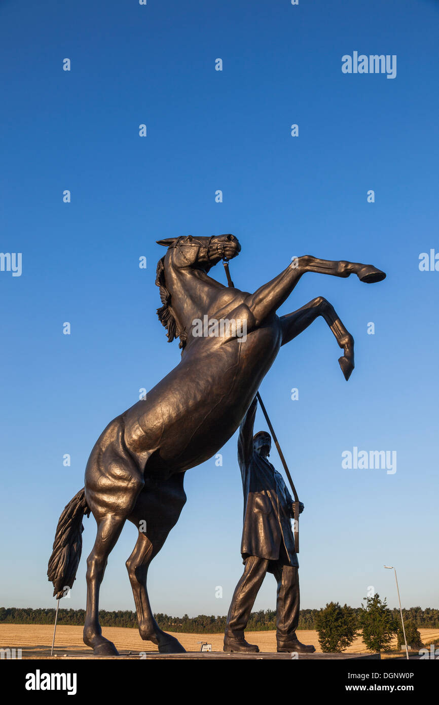 L'Angleterre, l'East Anglia, Suffolk, Newmarket Newmarket, Statue étalon sculptés par Marcia Astor et Allan Sly Banque D'Images
