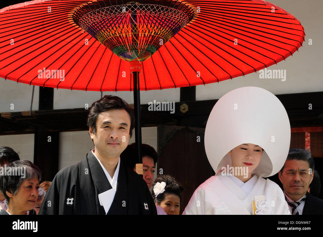 Mariée et le marié, mariée avec capot cheveux traditionnels dans le sanctuaire Shimogamo-jinja, Kyoto, Japon, Asie de l'Est, Asie Banque D'Images