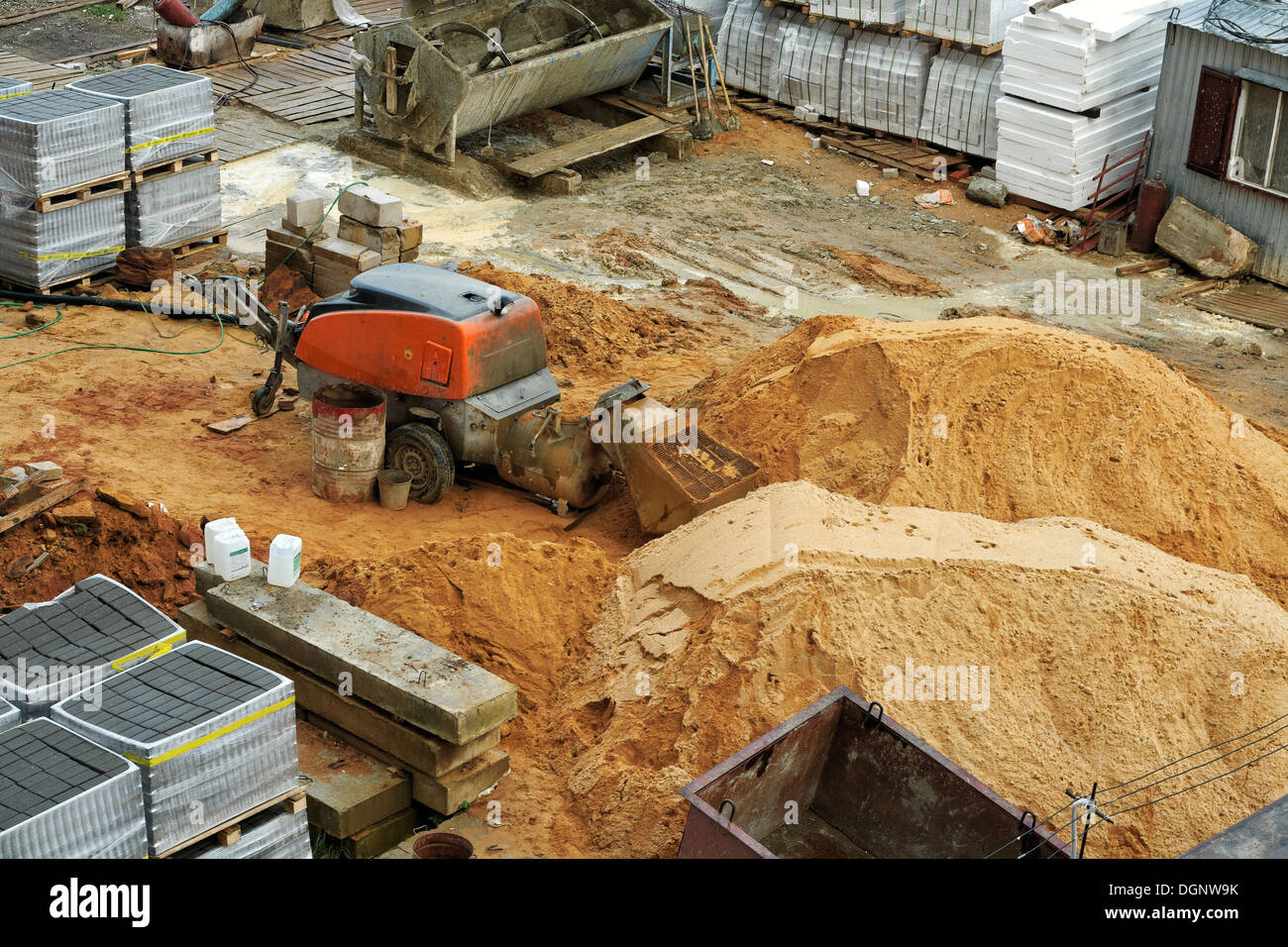 Le béton, le ciment, l'équipement, la construction, la machine, l'industrie, mixeur, batteur électrique, builder, tambour, orange, sable, roue, constru Banque D'Images