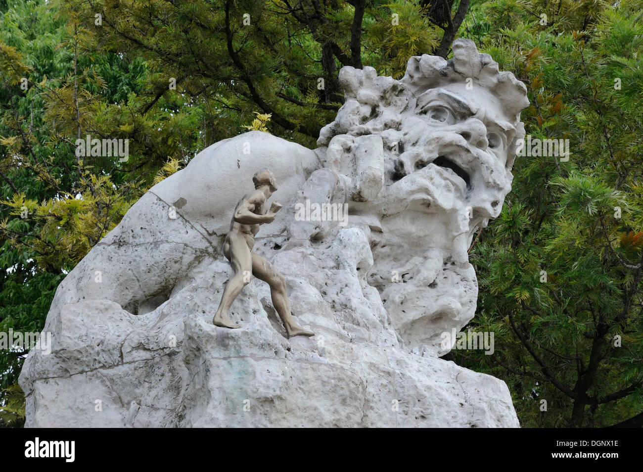 Une mer mythique Adamastor, monstre de la poèmes de Luis Camoes, Lousiaden, sculpture par Júlio Vaz Júnior Banque D'Images