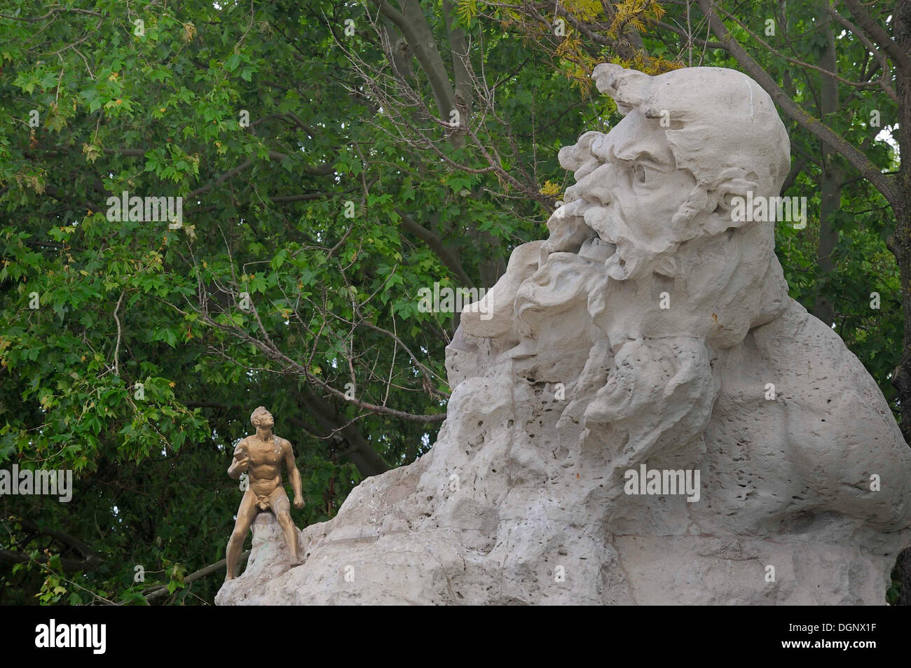 Une mer mythique Adamastor, monstre de la poèmes de Luis Camoes, Lousiaden, sculpture par Júlio Vaz Júnior Banque D'Images