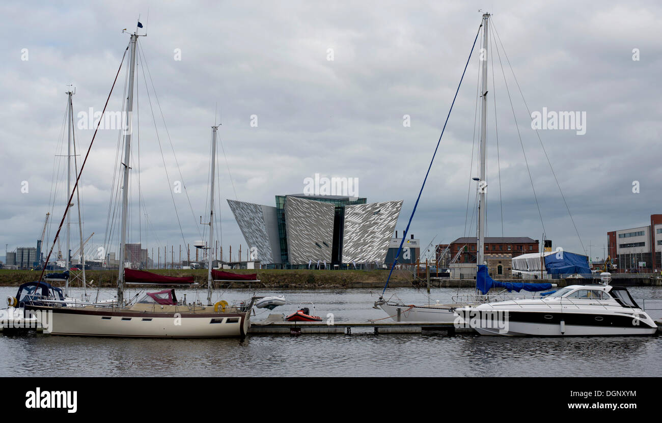 Bateaux, Titanic Museum à l'arrière, Titanic Quarter, Belfast, Royaume-Uni, Nordirland Banque D'Images