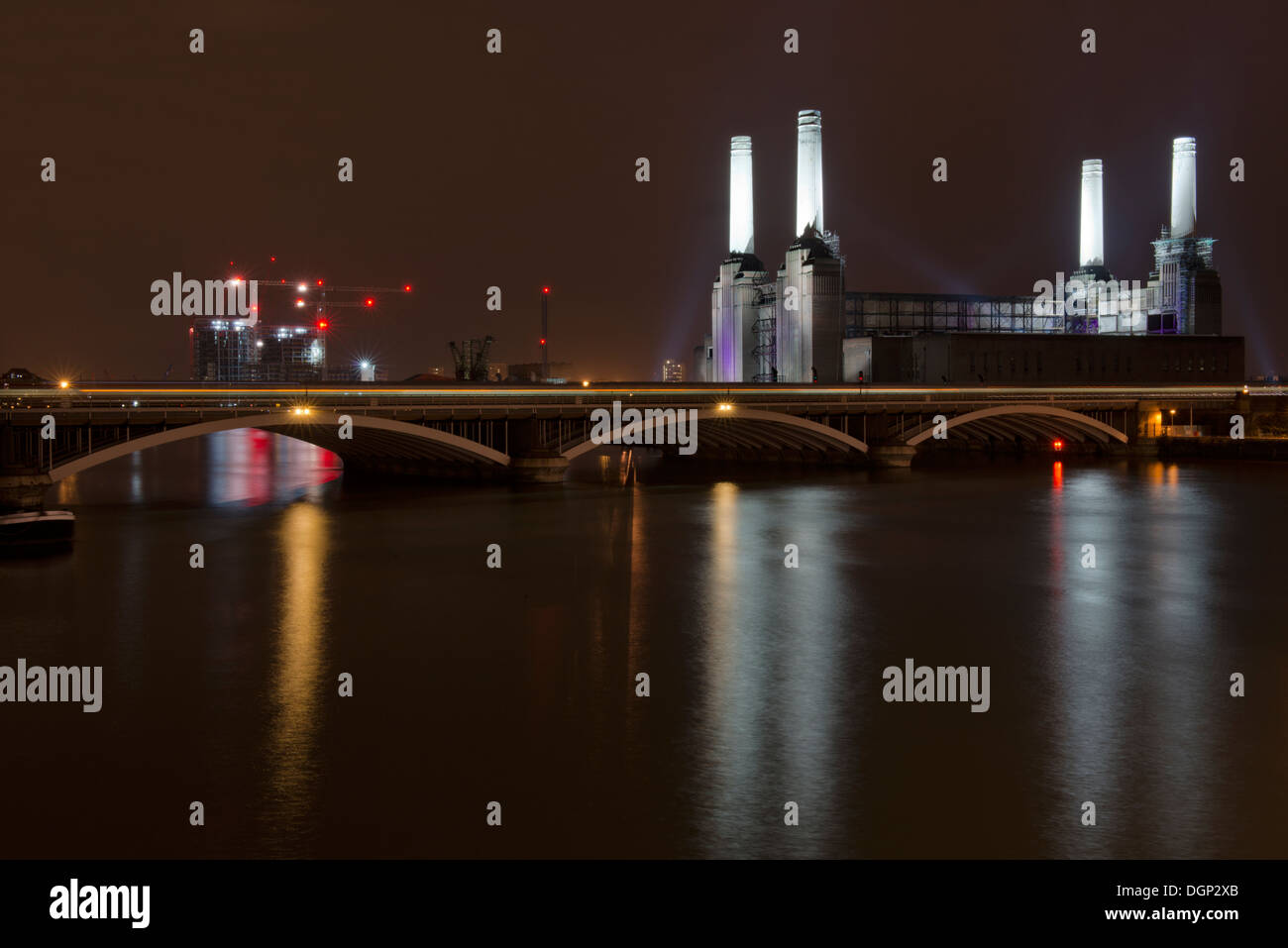 Battersea Power Station, Londres. Image prise à partir de Chelsea Bridge en septembre 2013. Banque D'Images