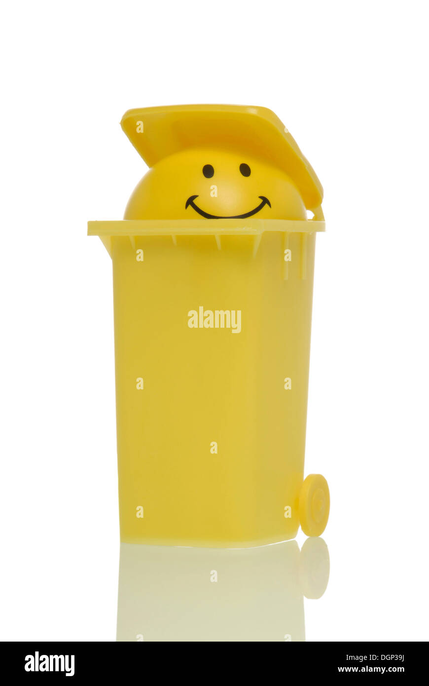 Smiley à la recherche d'une poubelle, image symbolique pour le plaisir par  la séparation des déchets Photo Stock - Alamy