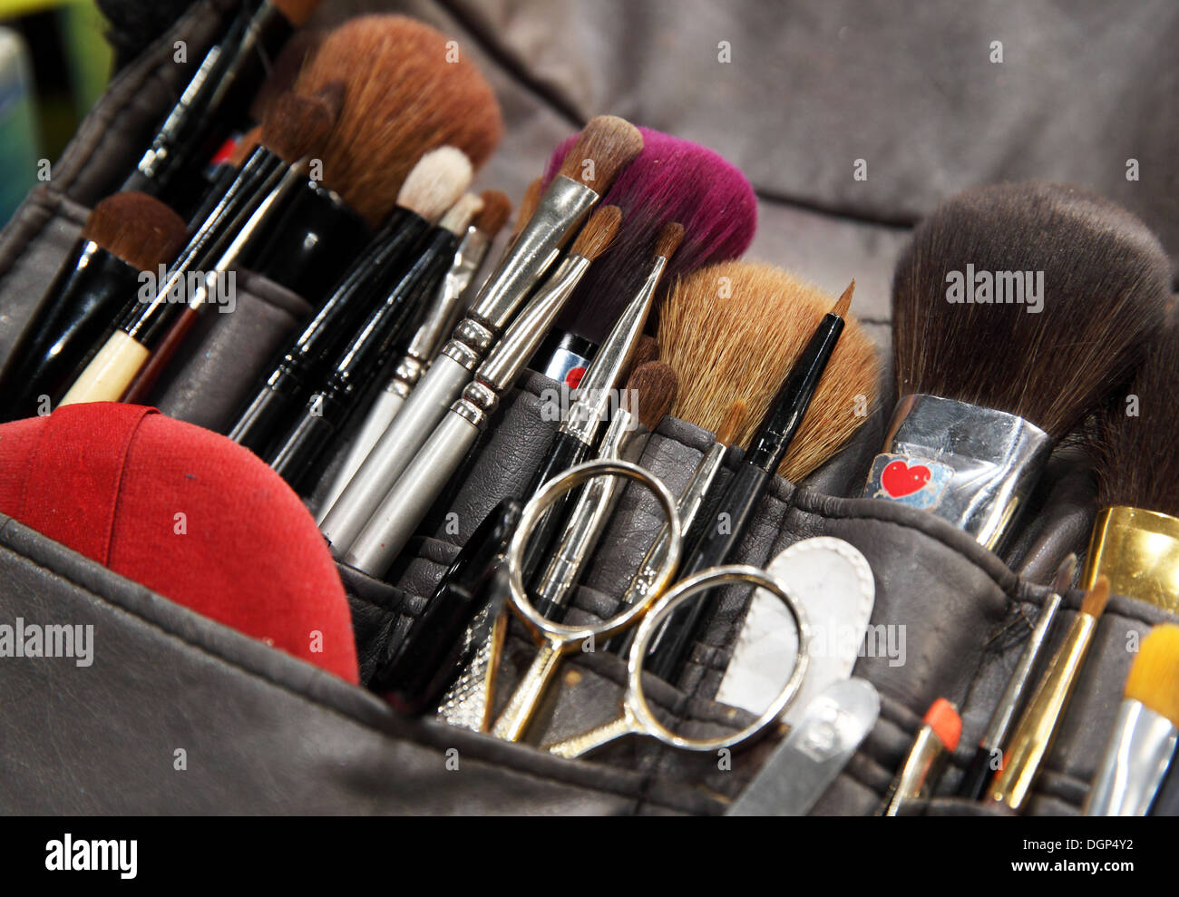 Berlin, Allemagne, brosse de maquillage divers artistes à la Fashion Week Banque D'Images