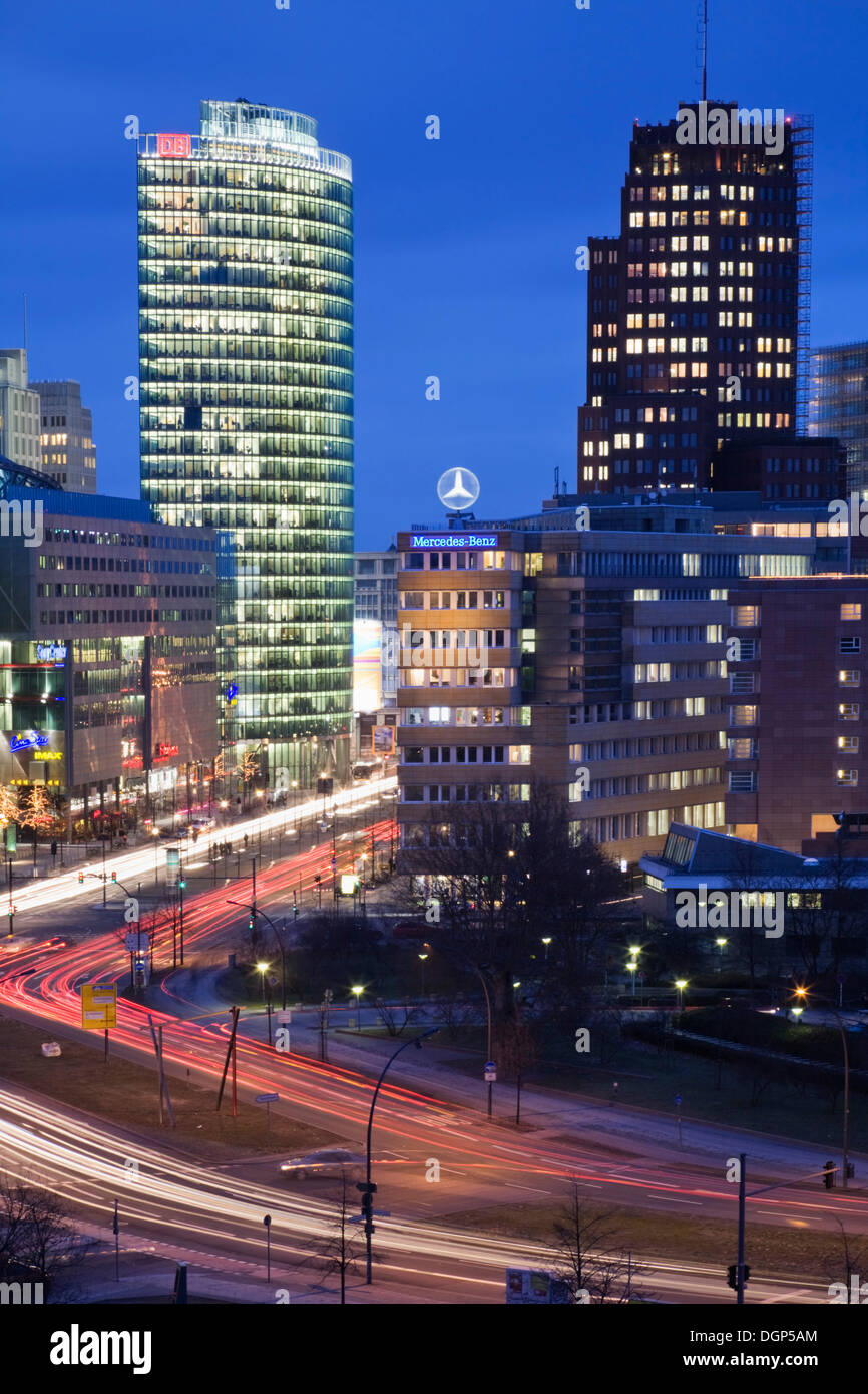 La Potsdamer Platz avec DB Tower et la Tour Kollhoff, Berlin Banque D'Images