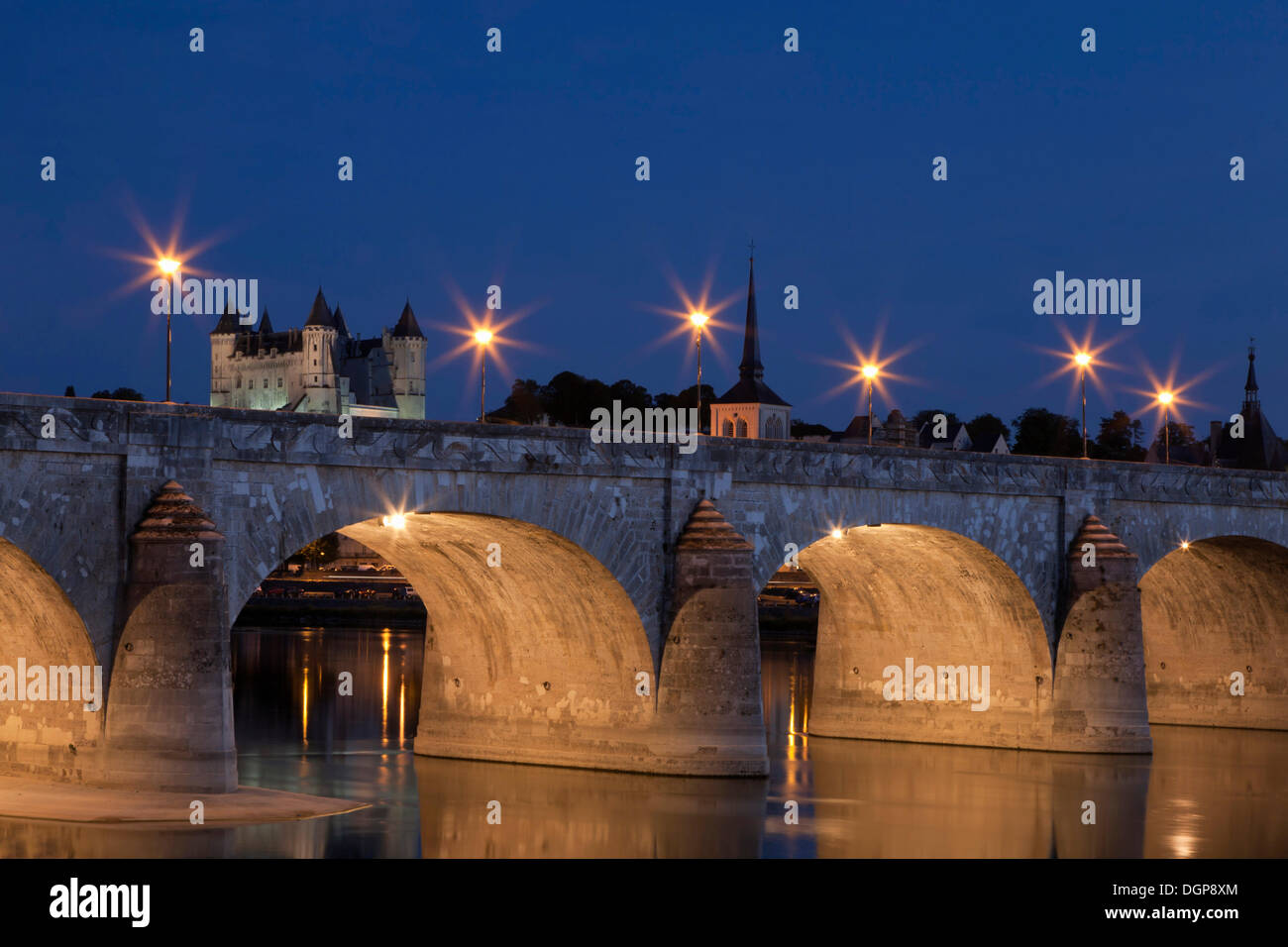 Pont Cessare avec l'église de Saint Pierre et du château, Saumur, Département Maine-et-Loire, région Pays de la Loire, France, Europe Banque D'Images