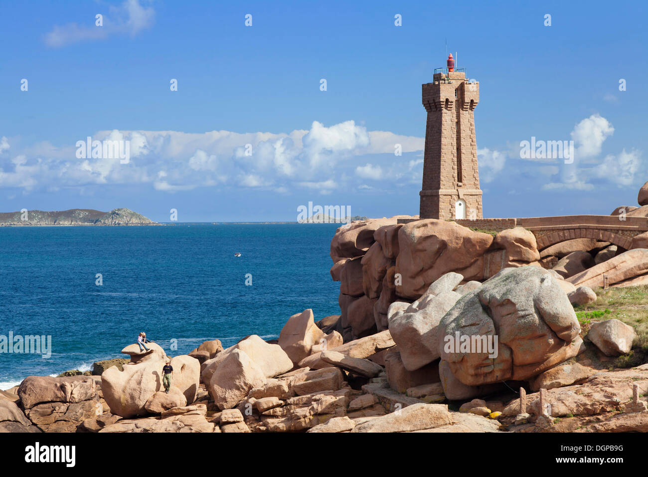 Phare de Ploumanac'h ou phare de dire Ruz phare sur la Côte de Granit Rose ou Côte de Granit Rose, Ploumanac'h, Bretagne Banque D'Images