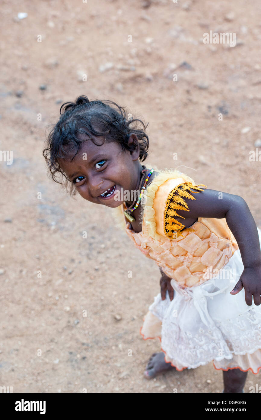 Basse Caste Indien Heureux Bebe Fille Rire L Andhra Pradesh Inde Photo Stock Alamy