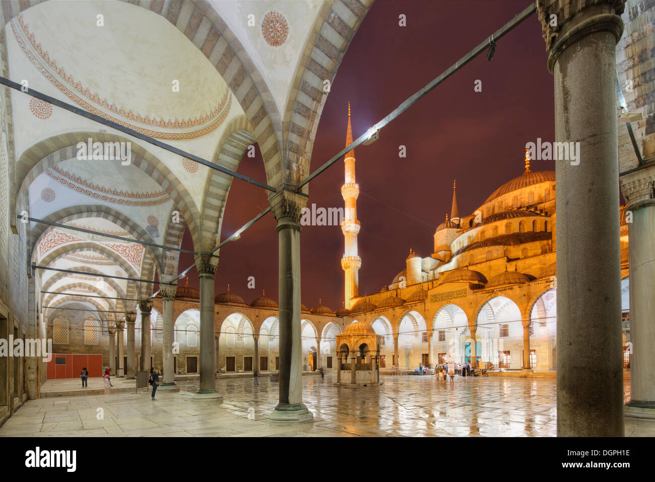 Avant-cour, Mosquée Bleue, Mosquée Sultan Ahmed ou Sultanahmet Camii, Istanbul, côté européen, Istanbul, Turquie Province Banque D'Images