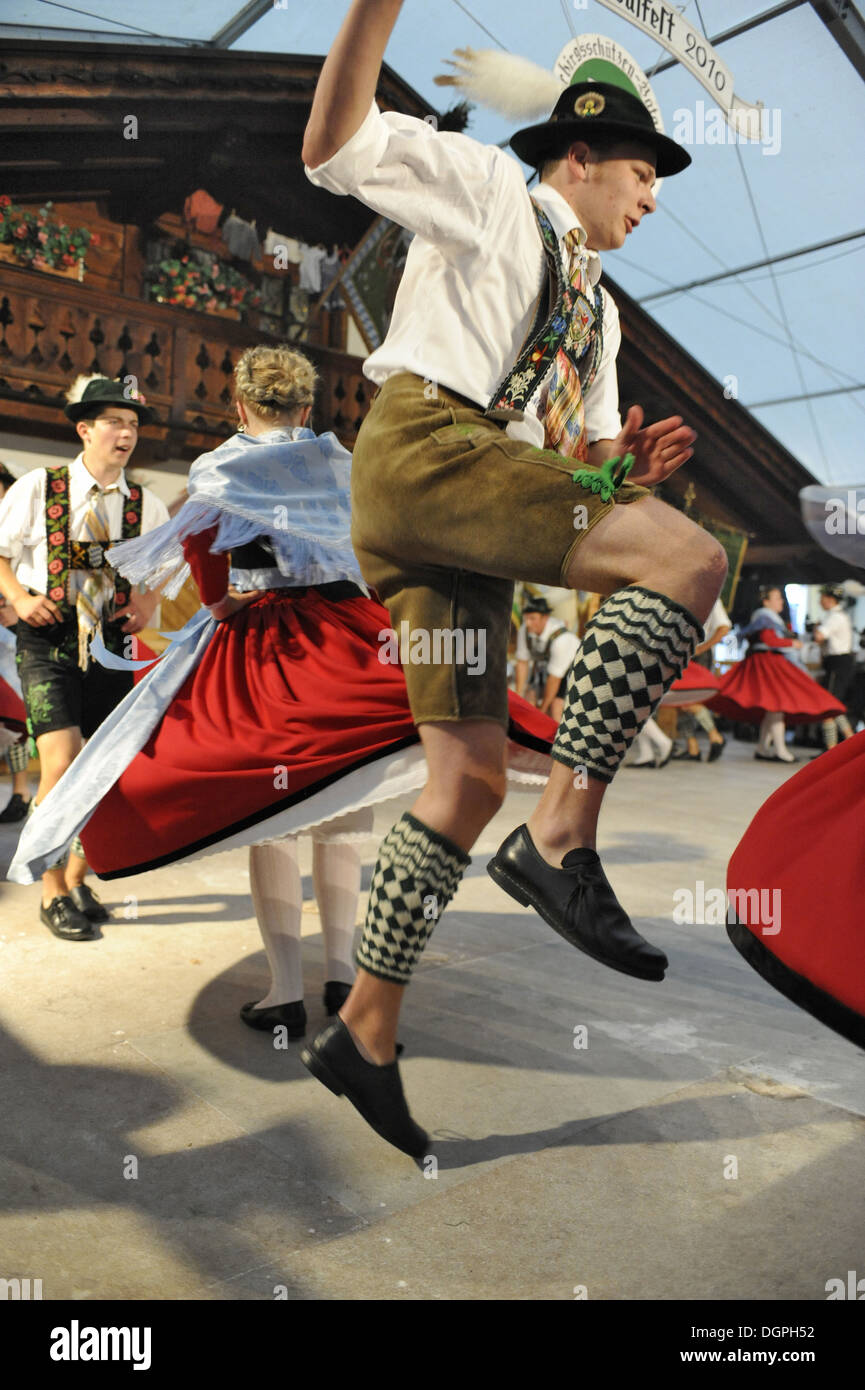 La danse traditionnelle en Bavière Banque D'Images