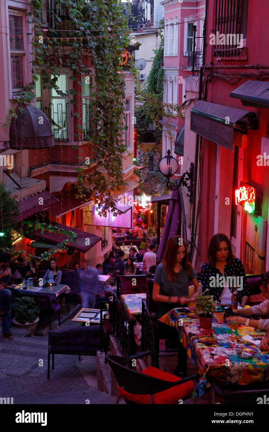 Allée de Sokagi Cezayir, également connu sous le nom de rue française ou Fransiz Sokagi, Beyoğlu, Istanbul, côté européen, Istanbul Province Banque D'Images