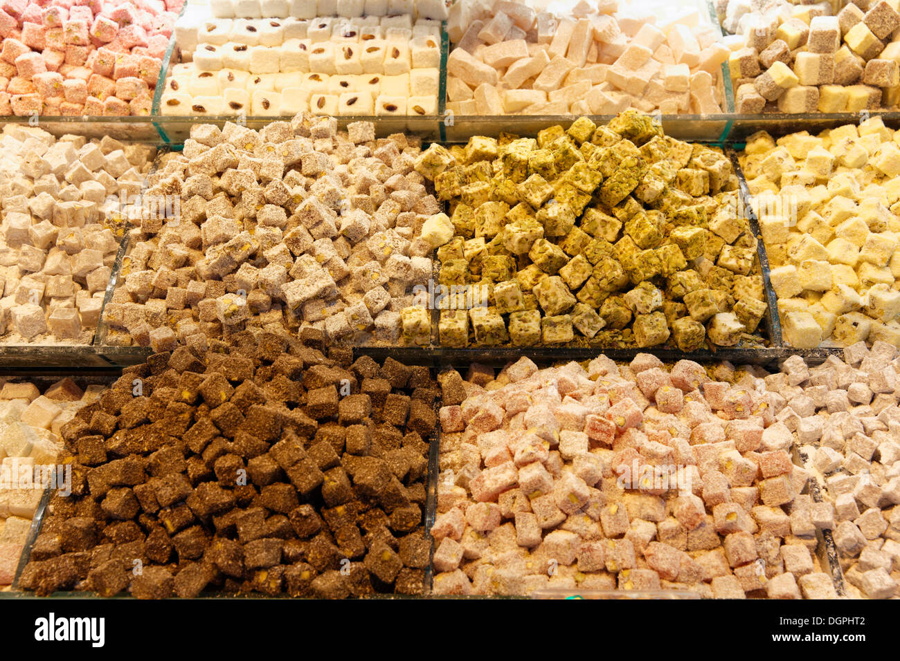 Loukoum et autres sucreries, Bazar égyptien ou marché aux épices, Misir Çarşısı, Eminönü, Istanbul, côté Européen Banque D'Images