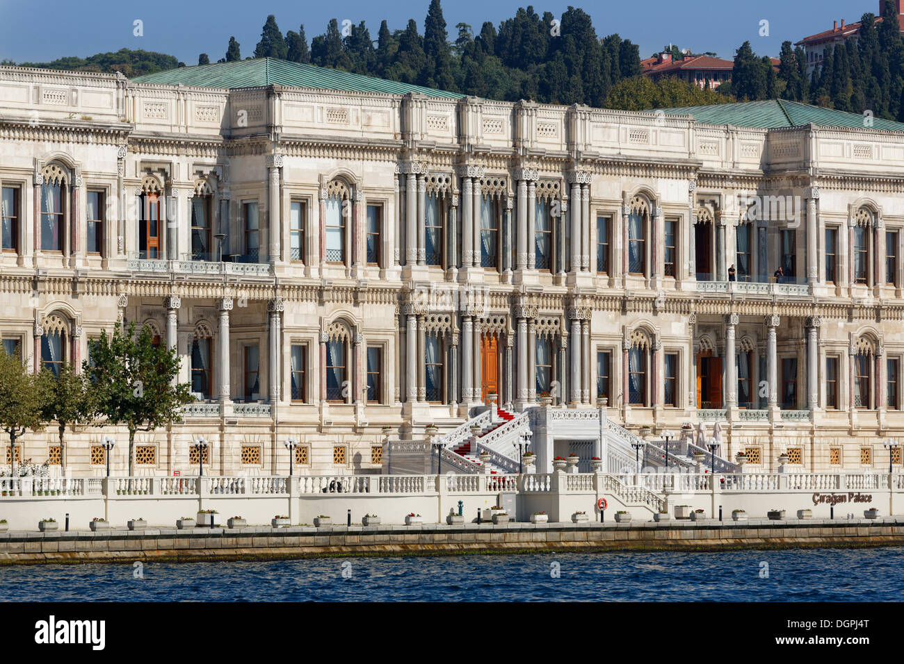 Dans l'Hôtel Kempinski Ciragan Palace Ciragan, Sarayi, vu depuis le Bosphore, Beşiktaş, Istanbul, côté Européen Banque D'Images