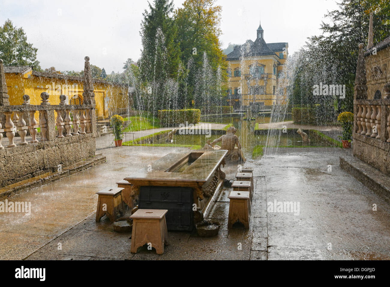 Prince's Table, théâtre Romain, de l'eau dans le parc, château, Hellbrunn Palais Hellbrunn, Salzbourg, Hellbrunn Banque D'Images