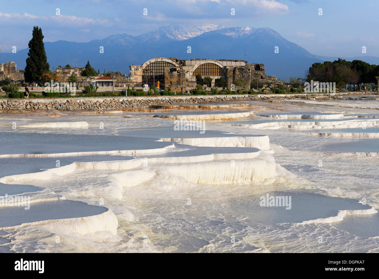 Terrasses en travertin de Pamukkale et Hierapolis, Musée archéologique, Hiérapolis, près de Pamukkale, province de Denizli Banque D'Images