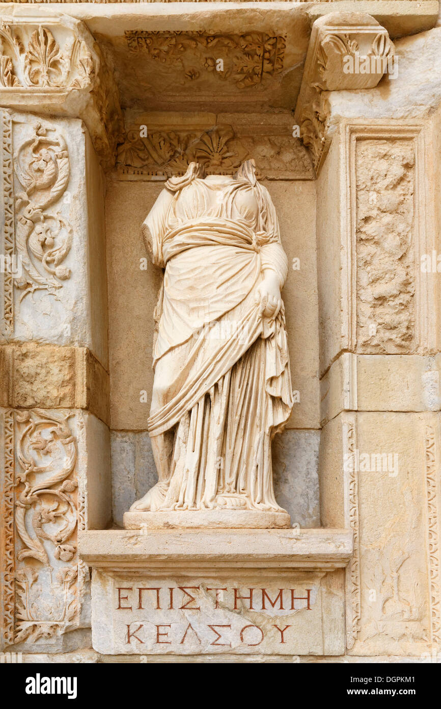 La figure de l'épistémé, bibliothèque de Celsus, Ephèse, Selçuk, İzmir Province, Région de l'Egée, la Turquie Banque D'Images
