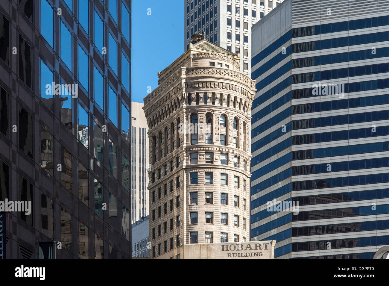 Gratte-ciel dans le quartier financier, anciens et nouveaux, à l'opposé, le quartier financier, San Francisco, California, United States Banque D'Images