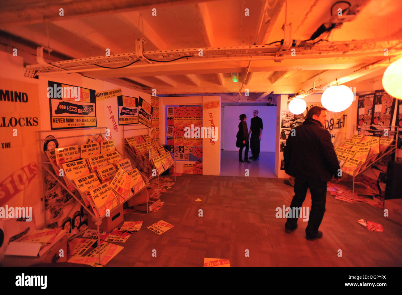 Holborn, Londres, Royaume-Uni. 24 octobre 2013. L'intérieur de la Vierge recréé Record Shop, lors de l'exposition pour marquer le 40e anniversaire de Virgin Records. Crédit : Matthieu Chattle/Alamy Live News Banque D'Images