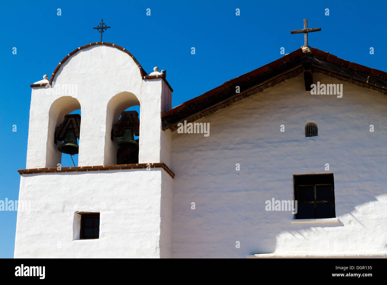 La chapelle restaurée dans le presidio Santa Barbara montrant le clocher. Banque D'Images