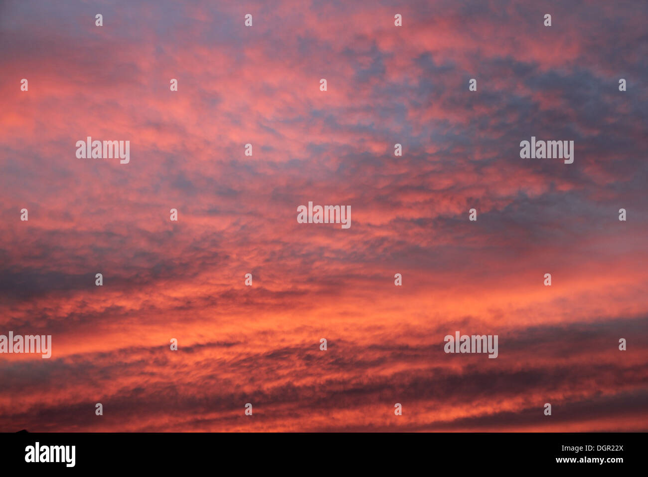 Ciel rouge spectaculaire Banque D'Images