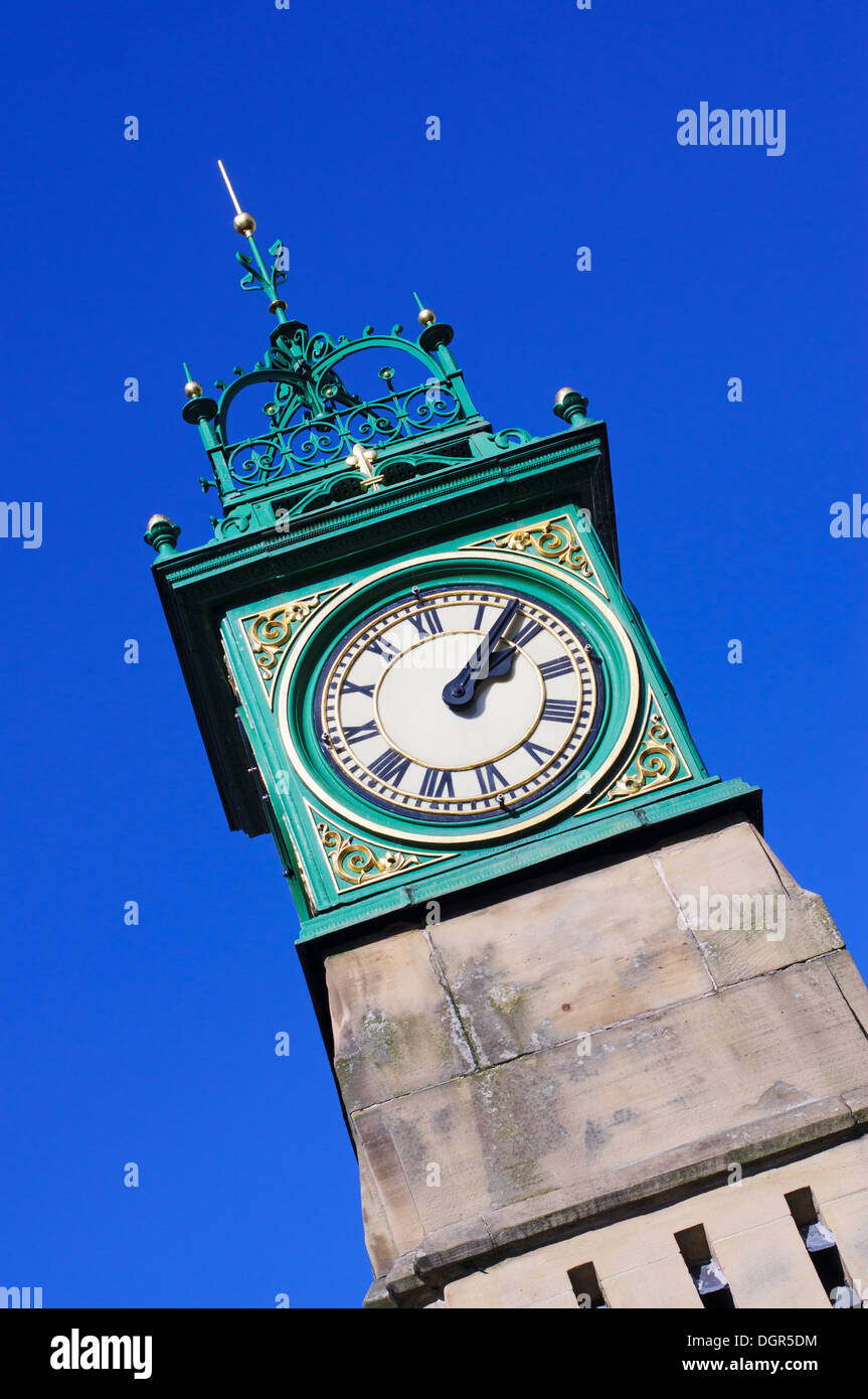 La reine Victoria's Golden Jubilee tour de l'horloge dans l'Otley place du marché , Yorkshire, Angleterre, Royaume-Uni Banque D'Images